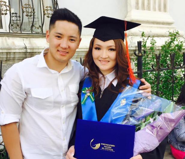 Дуучин Д.Найдандоржийн “хайр” сургуулиа төгсжээ